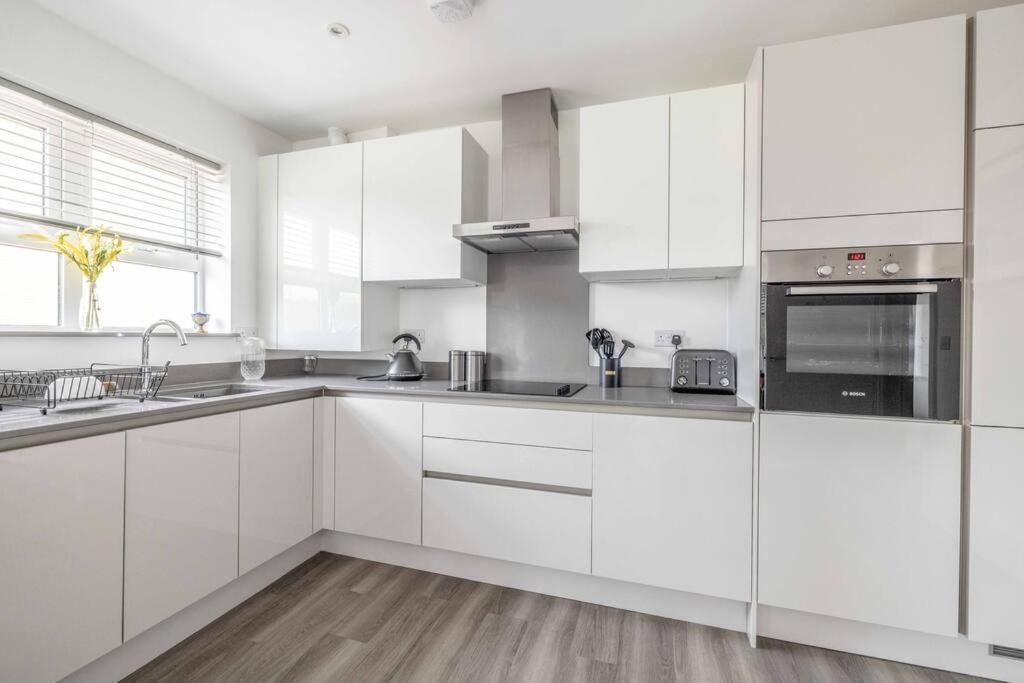 Stylish Home @ Virginia Water Lake & Free Parking Englefield Green Dış mekan fotoğraf