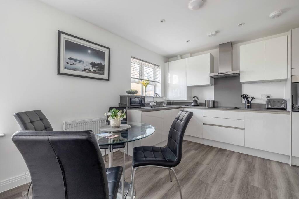 Stylish Home @ Virginia Water Lake & Free Parking Englefield Green Dış mekan fotoğraf