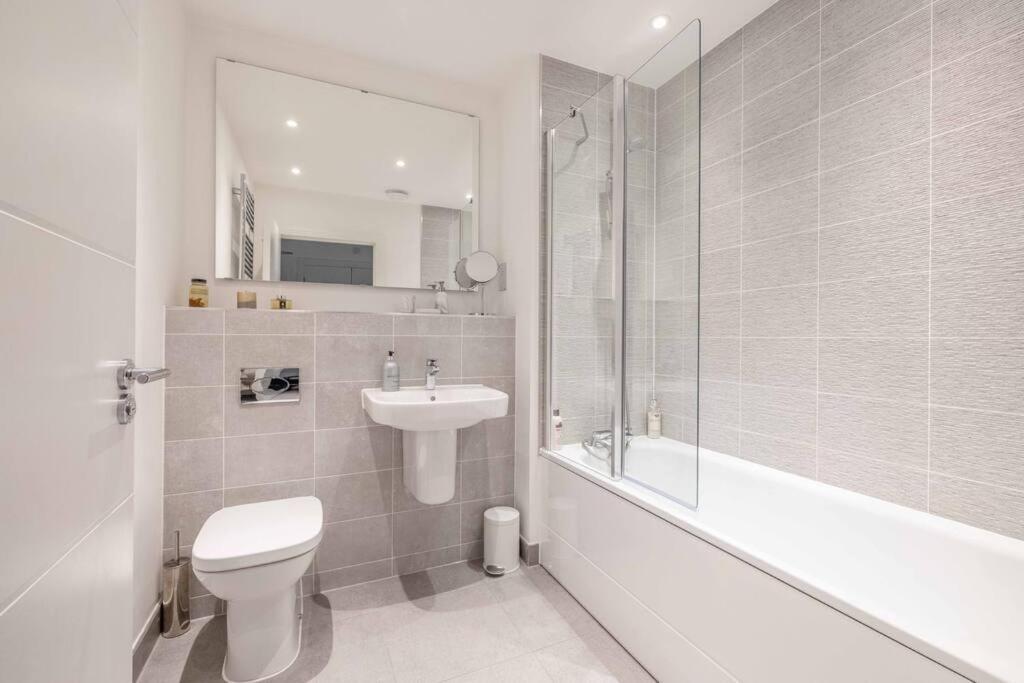 Stylish Home @ Virginia Water Lake & Free Parking Englefield Green Dış mekan fotoğraf