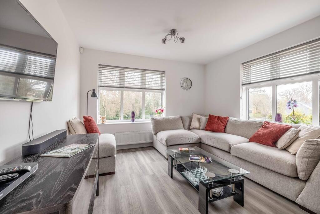 Stylish Home @ Virginia Water Lake & Free Parking Englefield Green Dış mekan fotoğraf