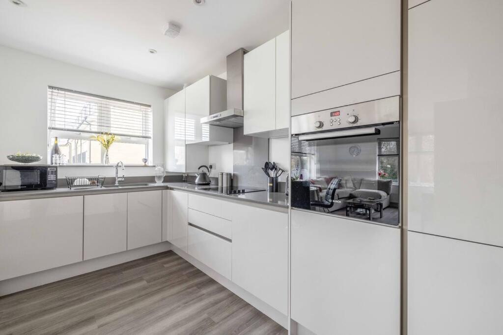Stylish Home @ Virginia Water Lake & Free Parking Englefield Green Dış mekan fotoğraf