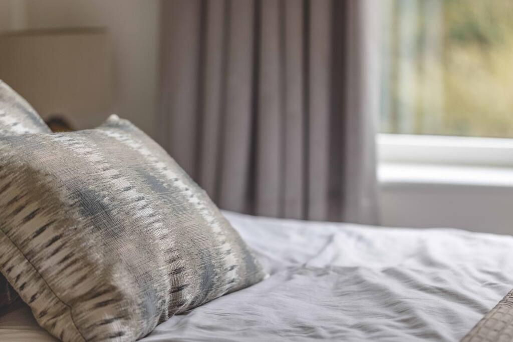 Stylish Home @ Virginia Water Lake & Free Parking Englefield Green Dış mekan fotoğraf